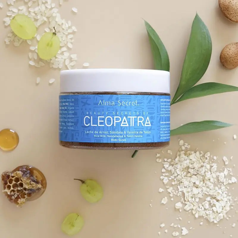 Alma Secret Cleopatra Reismilch-Peeling mit Sandelholz und Vanille