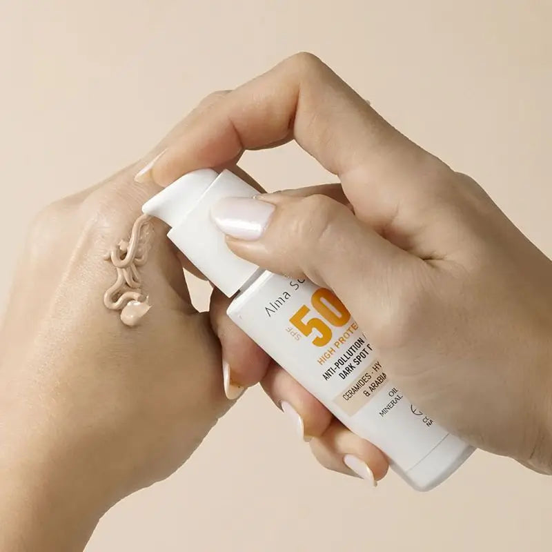 Alma Secret Solar Facial Natural Sunscreen Spf 50 With Ceramides, Anti-Blemish And Oil-Free (Farbe: Sand)