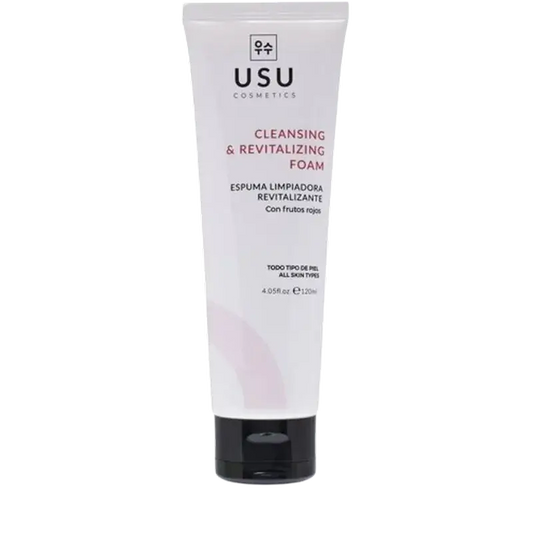 Revitalisierender Reinigungsschaum mit roten Beeren