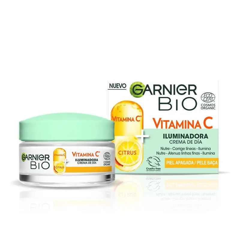 Die Garnier Brightening Day Cream mit Vitamin C pflegt, korrigiert Fältchen und verleiht der Haut Tag für Tag mehr Ausstrahlung.