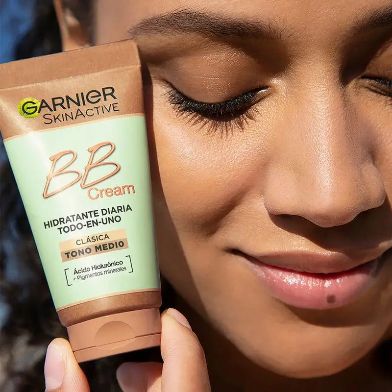 Garnier Skinactive Bb Cream Classic Medium Tone. All In One Feuchtigkeitscreme mit Farbe Spf15, 50Ml