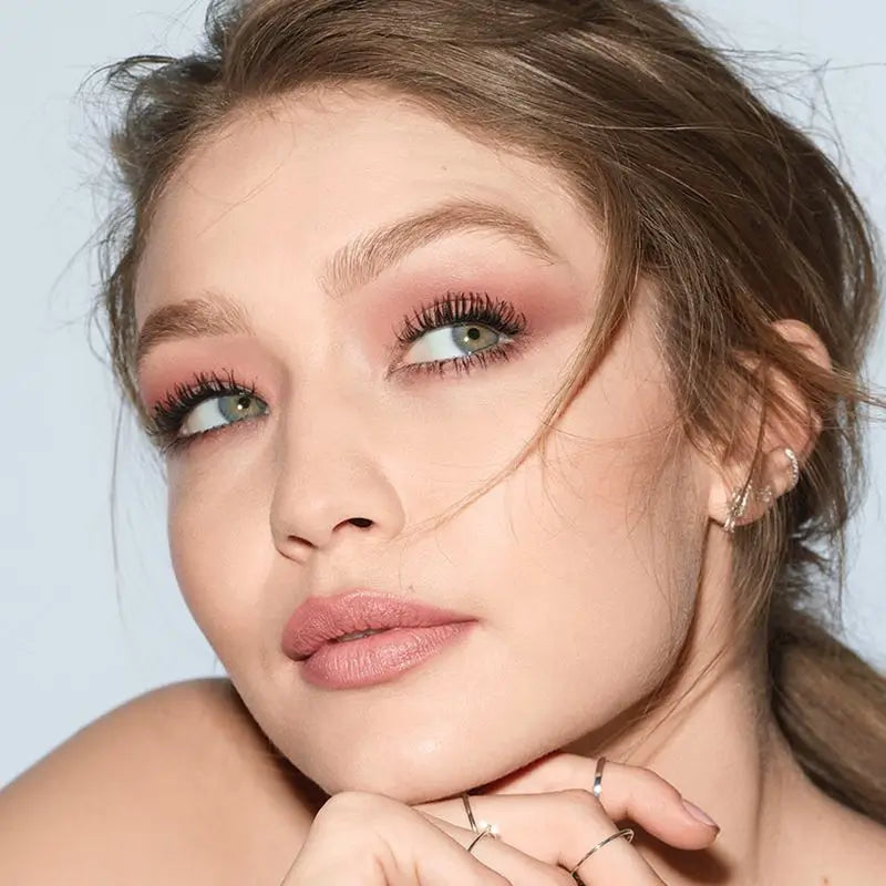 Maybelline New York The Falsies Lash Lift Waterproof Mascara für einen Lifting-Effekt der Wimpern.