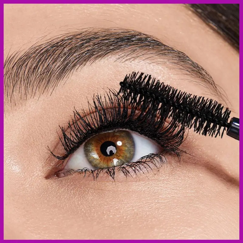 Maybelline New York The Falsies Lash Lift Waterproof Mascara für einen Lifting-Effekt der Wimpern.