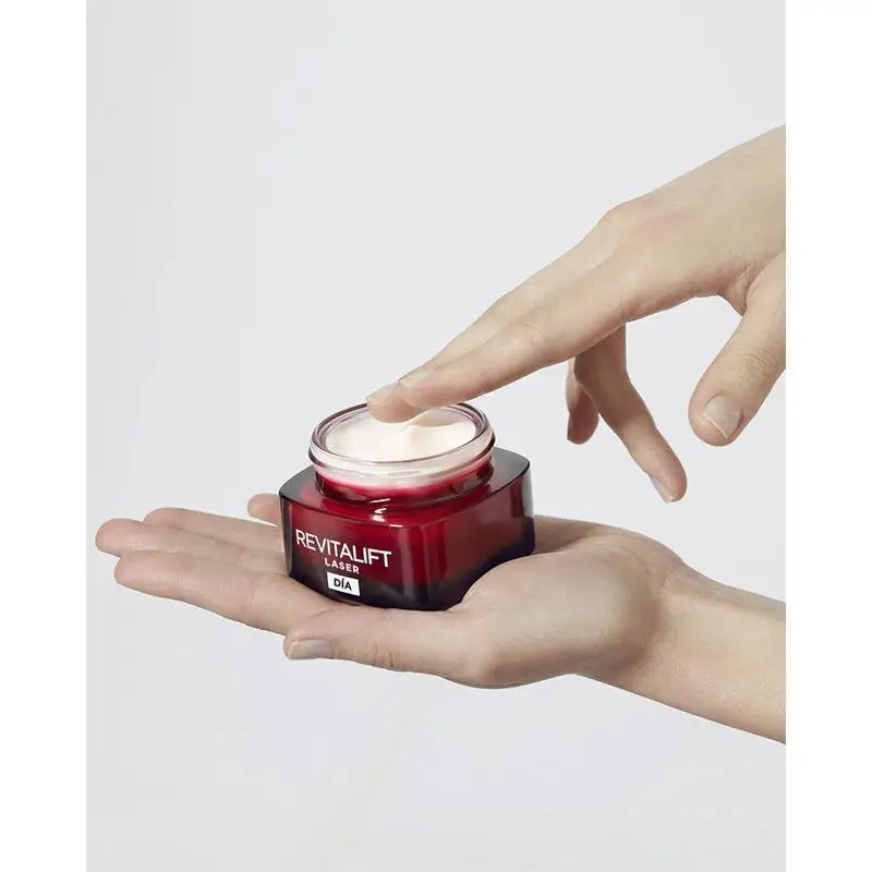 L'Oréal Paris Revitalift Laser, Intensive Anti-Ageing Tagescreme mit Vitamin C, Pro-Retinol und Hyaluronsäure, 50ml