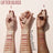 Maybelline New York Lifter Gloss Lipgloss Farbton 01 Pearl . Intensive Feuchtigkeitspflege und aufgepolsterte Lippen.