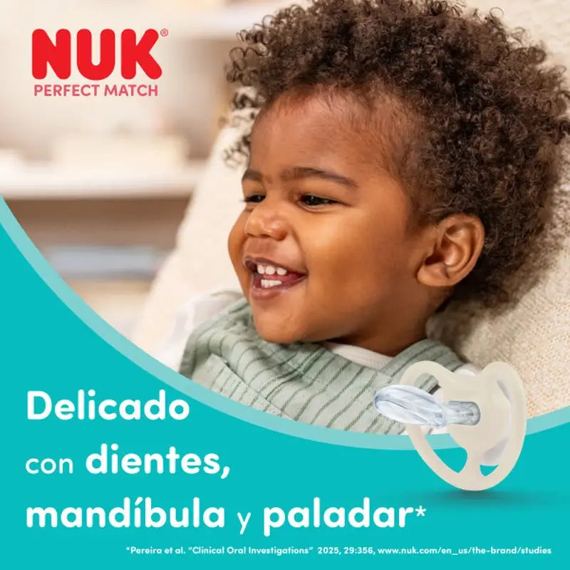 NUK Perfect Match Air Schnuller aus Silikon T2 6–18 Monate Mickey Mouse Grau/Weiß, 2 Stück
