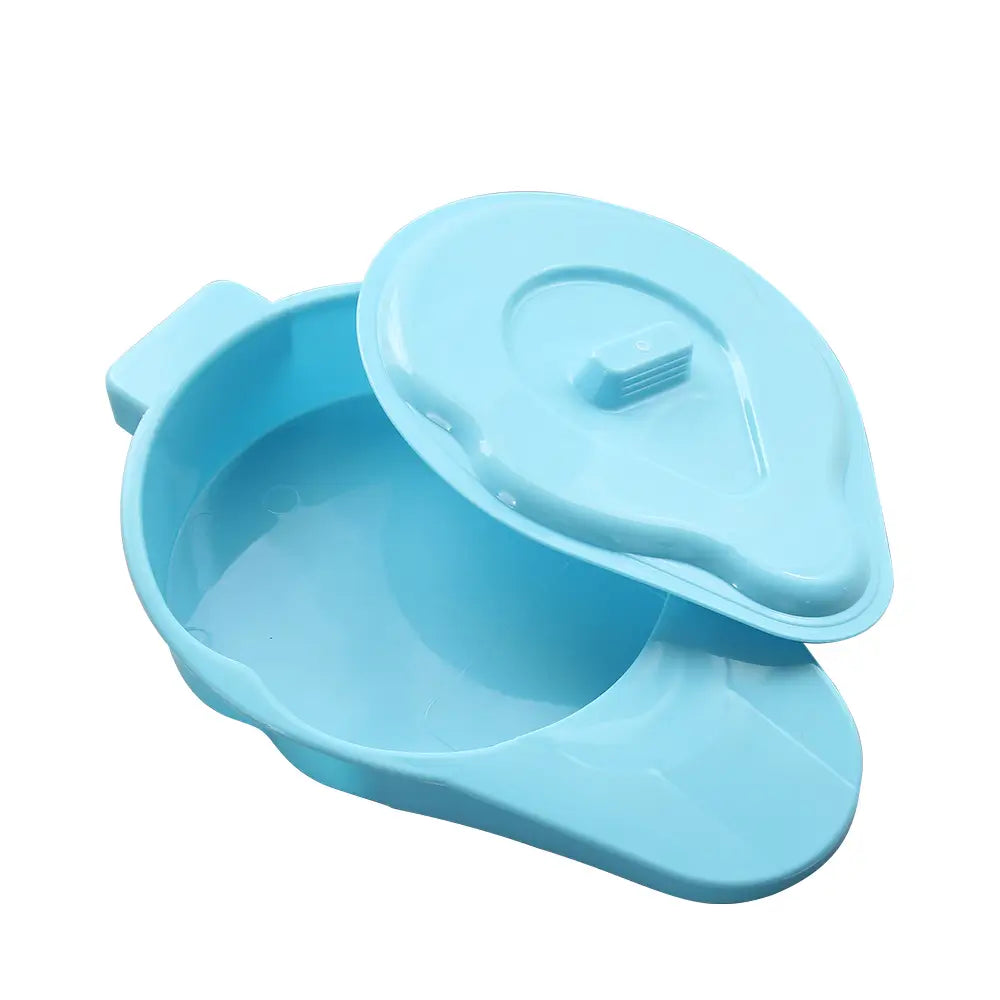 Keilförmiges Urinal mit Deckel
