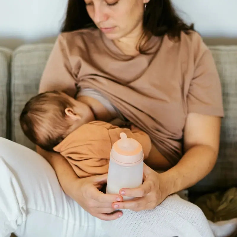 Suavinex Anti-Kolik-Flasche Zero Zero 270 Ml, mittlerer Durchfluss (M), +3 Monate, hell